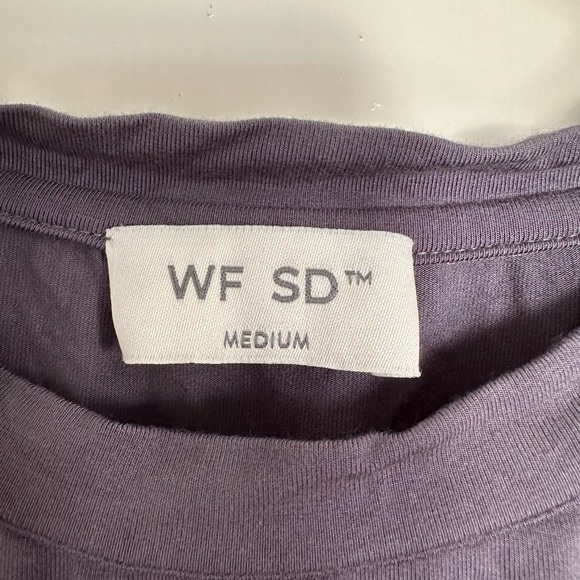 Buttery soft cropped tee - Picture 3 of 3